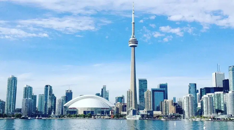 برج سي إن (CN Tower)